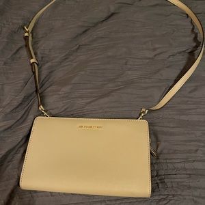 Michael Kors cross body purse in taupe